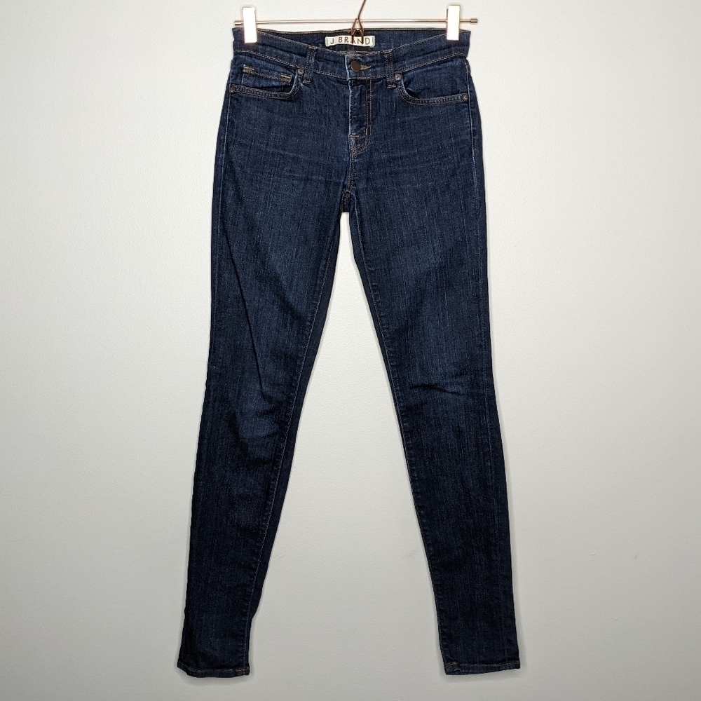 ✨3/$15 J Brand medium wash skinny jean 25